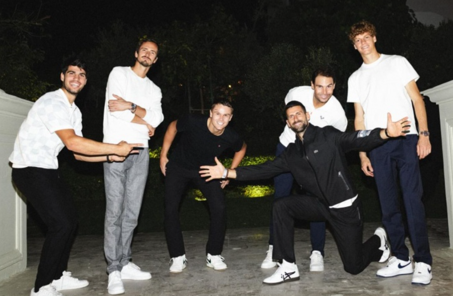 Noite dos Reis. Djokovic postou uma foto com todos os participantes do Six Kings Slam